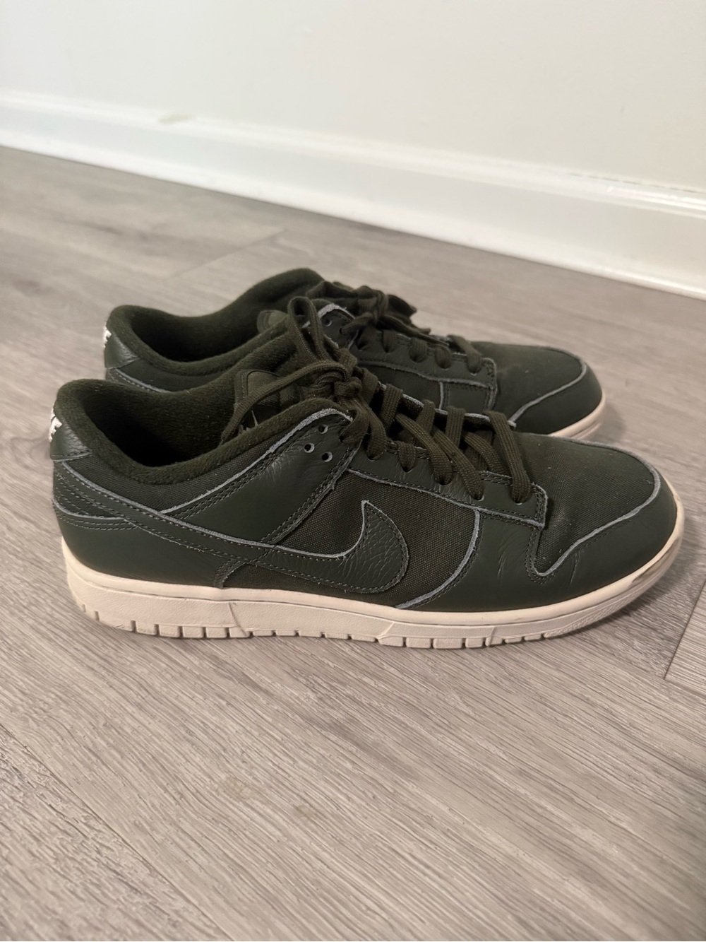Nike Dunk Men’s Olive Green Low-Top Sneakers
